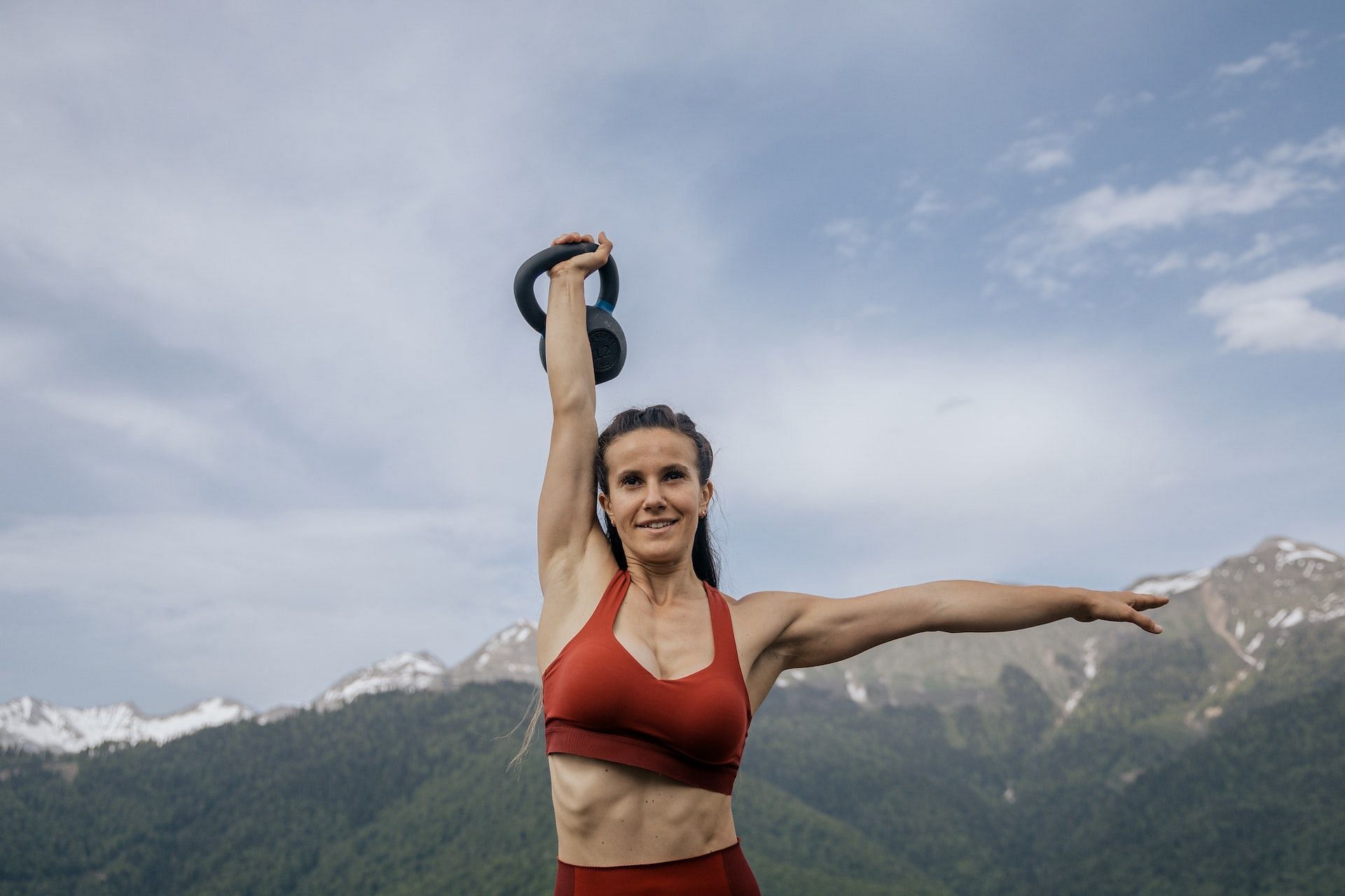 Kettlebell push press is an effective ab workout with weights. (Photo via Pexels/Anastasia Shuraeva)
